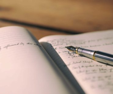 Người có ý tưởng sáng tạo và người chấp bút – Ai là tác giả?
