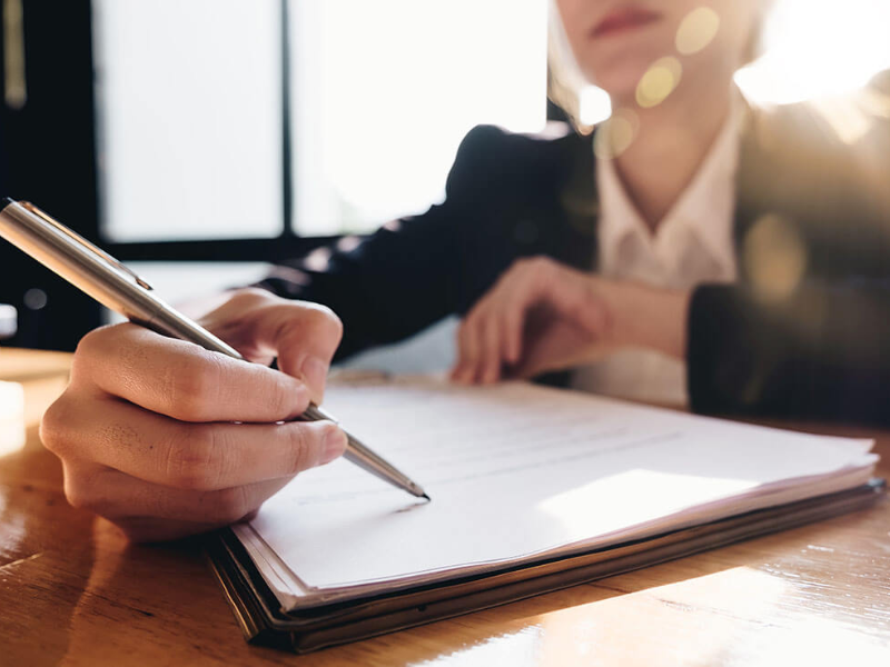 Don phuong cham dut hop dong lao dong dung quy dinh Doanh nghiep va nguoi lao dong can biet gi1